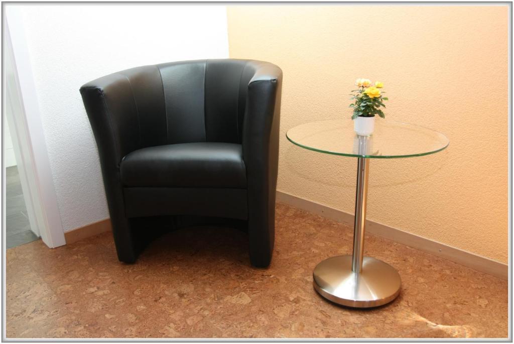 غوتنغن Hotel Speiserestaurant Bahnhof الغرفة الصورة
