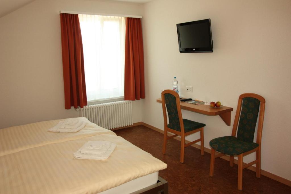 غوتنغن Hotel Speiserestaurant Bahnhof الغرفة الصورة