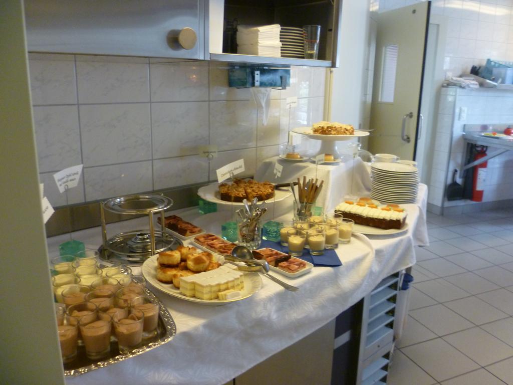 غوتنغن Hotel Speiserestaurant Bahnhof المظهر الخارجي الصورة