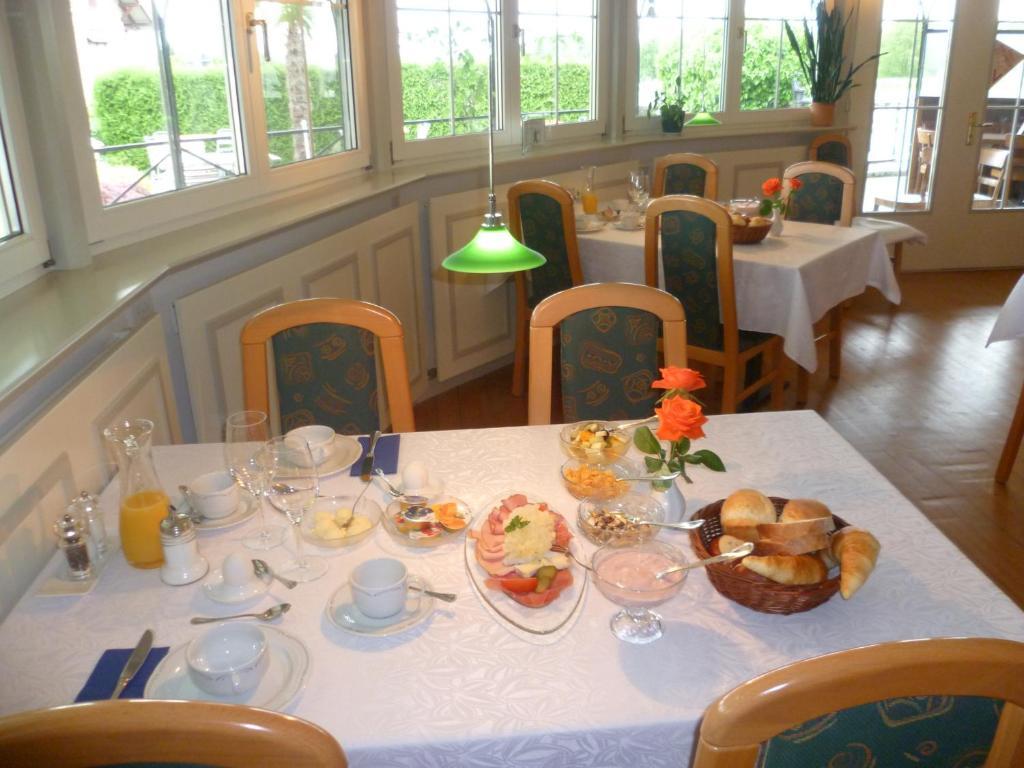 غوتنغن Hotel Speiserestaurant Bahnhof المظهر الخارجي الصورة