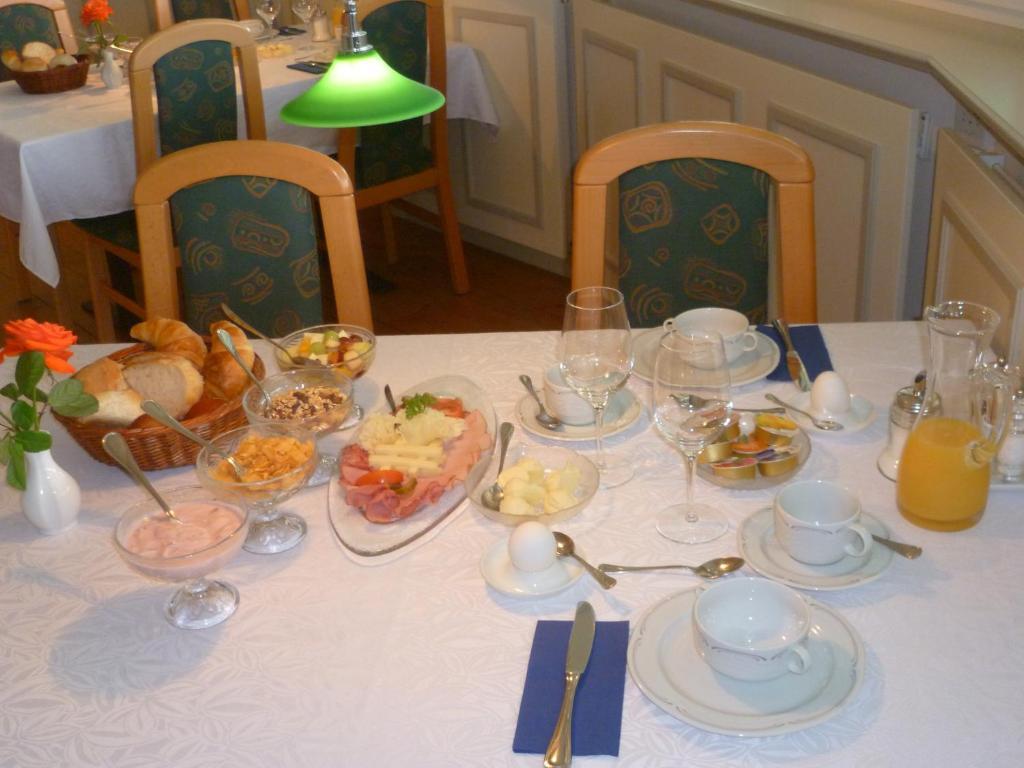غوتنغن Hotel Speiserestaurant Bahnhof المظهر الخارجي الصورة