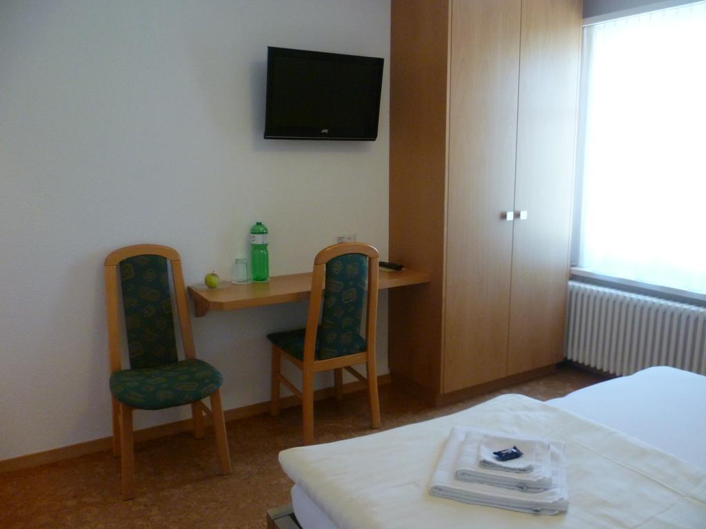 غوتنغن Hotel Speiserestaurant Bahnhof المظهر الخارجي الصورة
